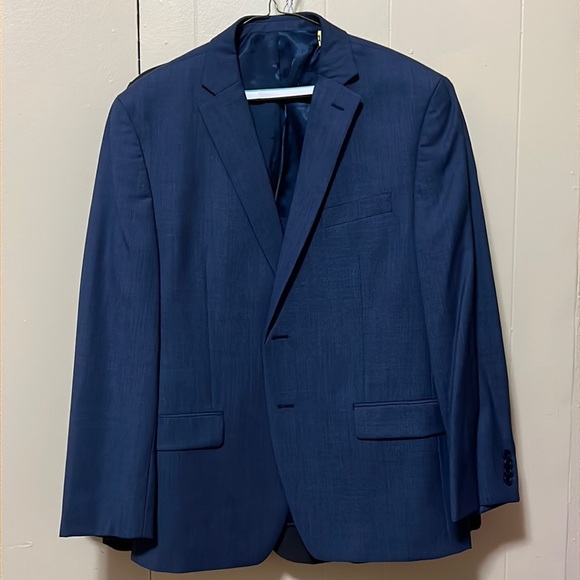 I am selling this suit from Michael Kors it’s this elegant blue color